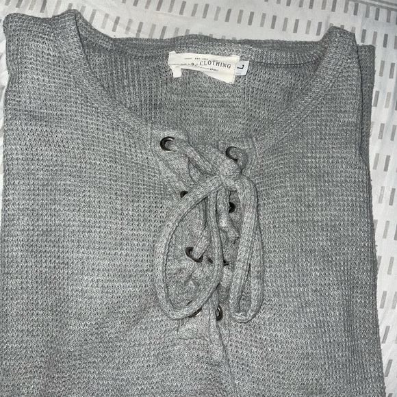 Sweaters - Long sleeve grey sweater